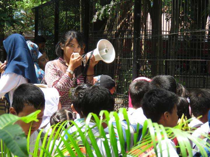 Edukasi Anak di Kebun Binatang Surabaya