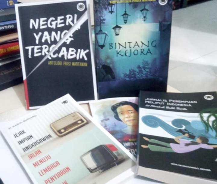 Peluncuran Buku Cetak Dan Digital