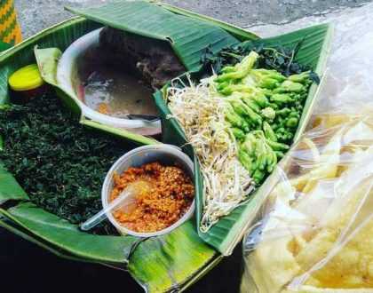 Pecel Semanggi Makanan Khas Surabaya